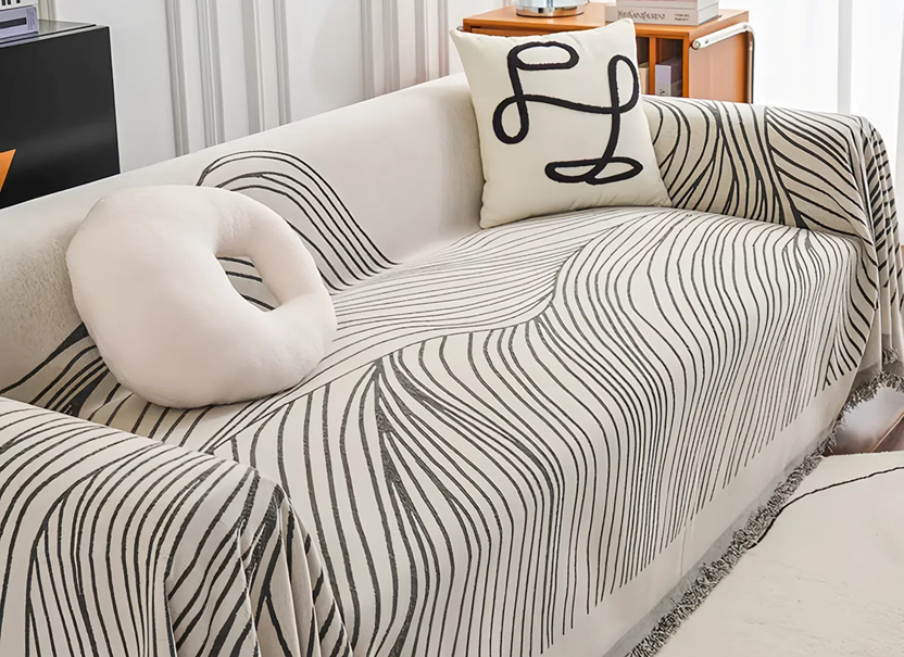 NUGGAL Scratch-Resistant Mountain Pattern All-Season Sofa Cover for Pet Family