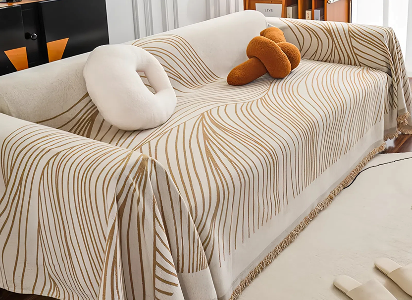 NUGGAL Scratch-Resistant Mountain Pattern All-Season Sofa Cover for Pet Family