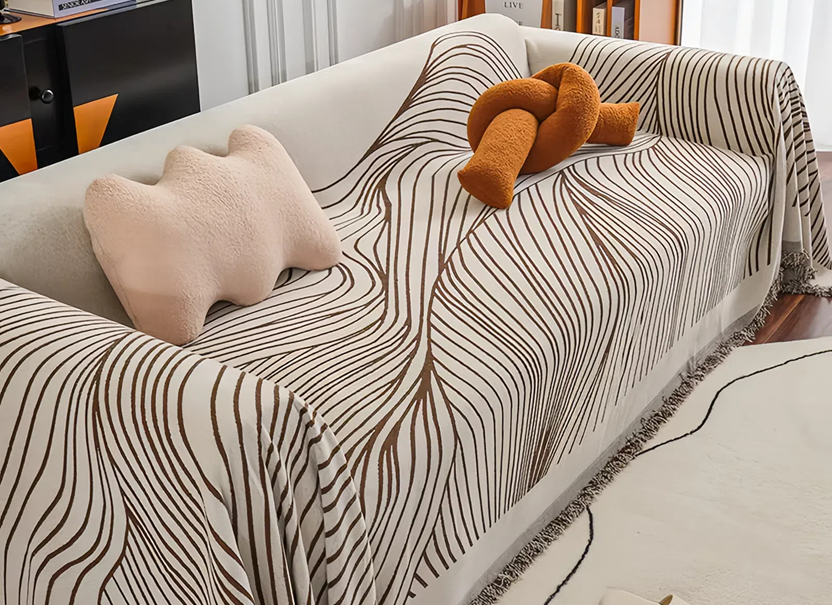 NUGGAL Scratch-Resistant Mountain Pattern All-Season Sofa Cover for Pet Family