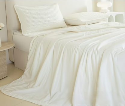 NUGGAL Pet Hair Repellent Cooling Comforter